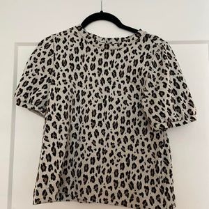 Cheetah Print Short Sleeve Sweatshirt